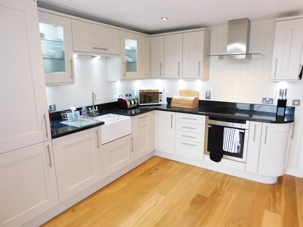 professors-cottage-heights-of-kinlochewe-kinlochewe-kitchen-01